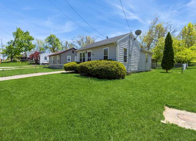 Property at 924 Frazier Ave, Des Moines, IA 50315, 2 beds, 1 bath