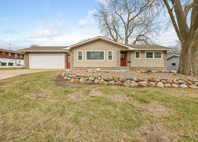 Property at 408 Hazel St, Pella, IA 50219, 3 beds, 2 baths