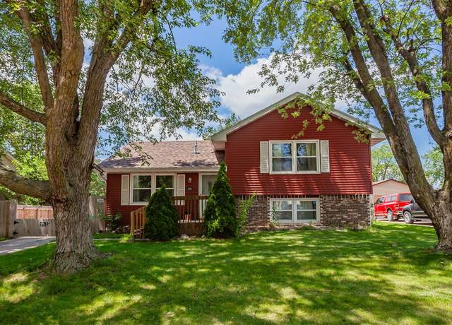 Property at 202 11th Ave NW, Altoona, IA 50009, 4 beds, 2 baths