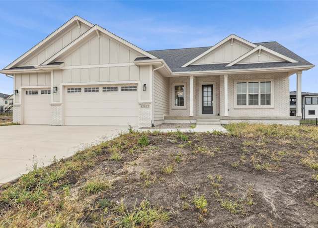 Property at 17627 Valleyview Dr, Clive, IA 50325, 5 beds, 3 baths