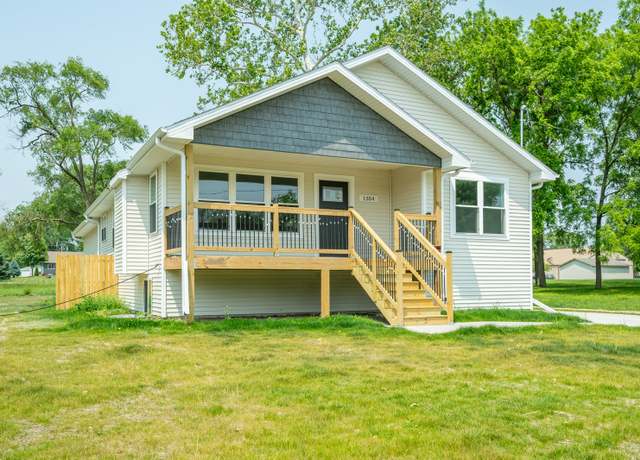 Property at 1354 E 26th St, Des Moines, IA 50317, 3 beds, 2 baths