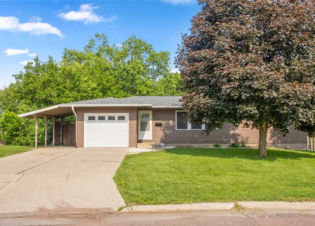 Property at 817 Roberts Ter, Marshalltown, IA 50158, 4 beds, 2 baths