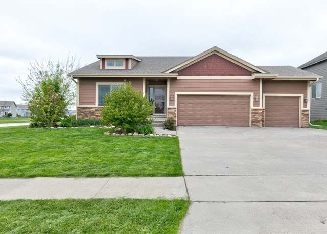 Property at 101 NW Sunset Dr, Grimes, IA 50111, 4 beds, 3 baths