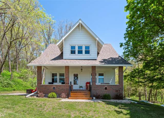 Property at 6065 NW 6th Dr, Des Moines, IA 50313, 4 beds, 2.5 baths