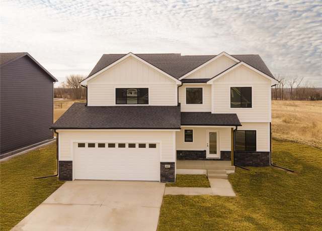 Property at 602 E Vista Lake Ave, Polk City, IA 50226, 4 beds, 2.5 baths