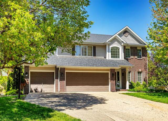 Property at 12321 Walnut Ridge Ct, Clive, IA 50325, 4 beds, 3.5 baths