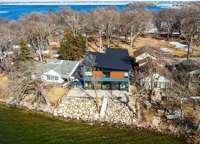 Property at 15476 Dodge Ave, Carter Lake, IA 50428, 5 beds, 4.5 baths