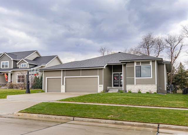 Property at 3916 163rd St, Urbandale, IA 50323, 5 beds, 3 baths