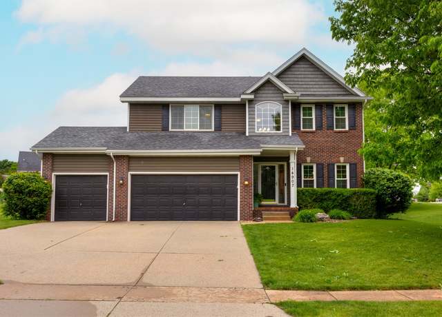 Property at 14907 Wildwood Dr, Clive, IA 50325, 4 beds, 2.5 baths