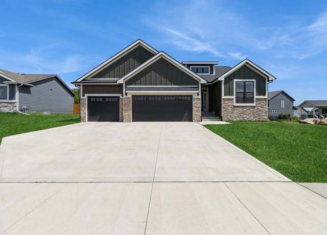 Property at 1809 12th St SE, Altoona, IA 50009, 4 beds, 3 baths