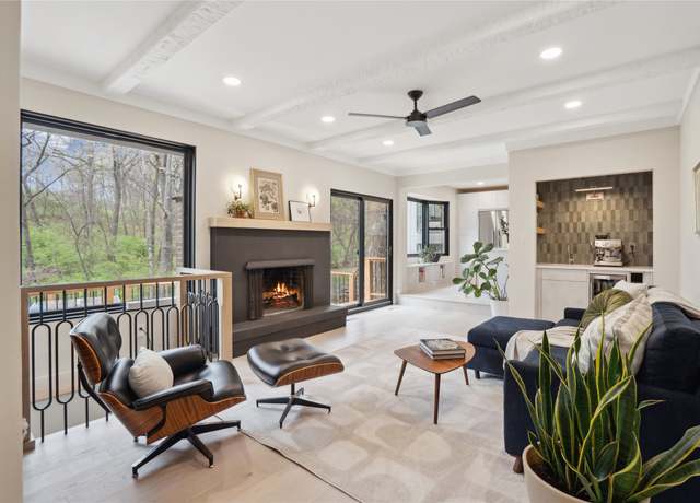 Property at 120 30th St, Des Moines, IA 50312, 4 beds, 2.5 baths