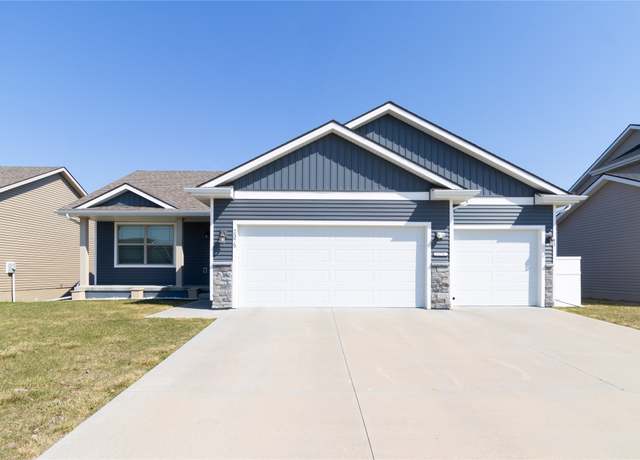 Property at 2375 SE Maxwell Dr, Waukee, IA 50263, 4 beds, 3 baths