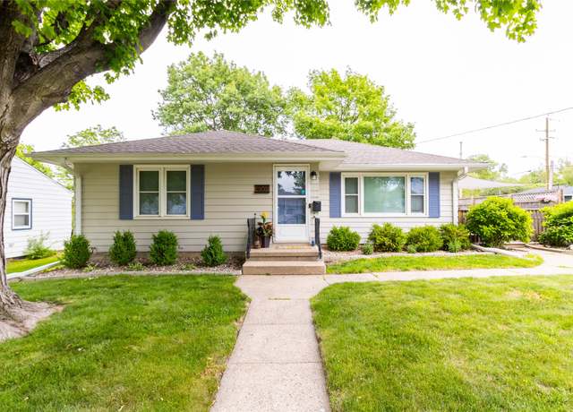 Property at 4001 36th Pl, Des Moines, IA 50310, 4 beds, 2 baths