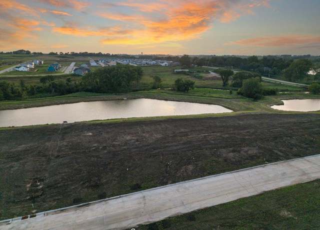 Property at 2915 Clearwater Dr, Norwalk, IA 50211