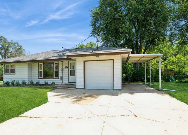 Property at 6001 SW 13th Pl, Des Moines, IA 50315, 3 beds, 2 baths