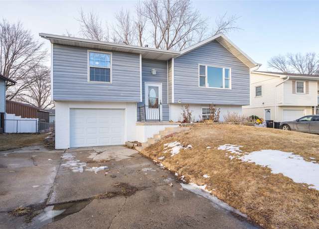 Property at 1213 Rolling Meadows Rd, Marshalltown, IA 50158, 4 beds, 2 baths