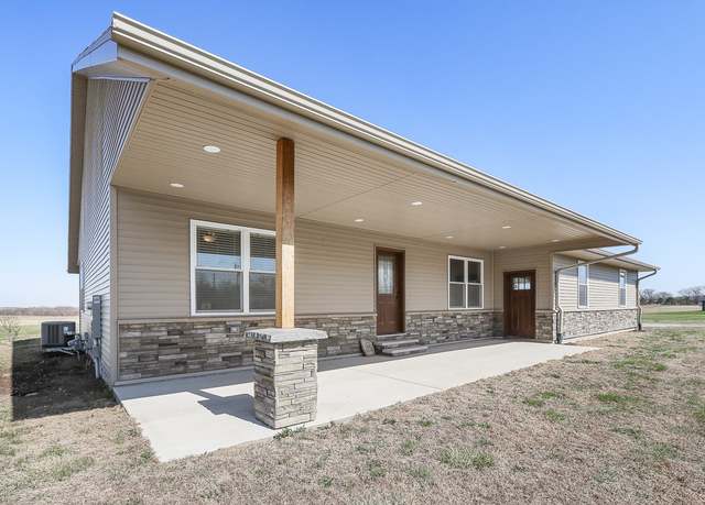 Property at 1708 Hwy 5 Hwy, Knoxville, IA 50138, 3 beds, 2 baths