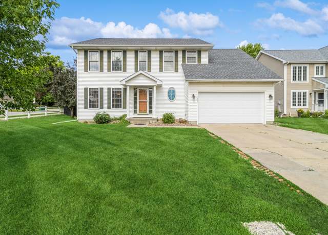 Property at 1001 N 9th St, Indianola, IA 50125, 4 beds, 3.5 baths