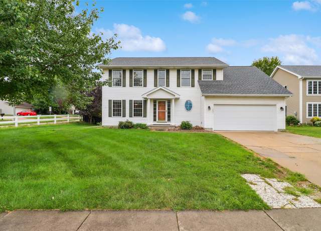 Property at 1001 N 9th St, Indianola, IA 50125, 4 beds, 3.5 baths
