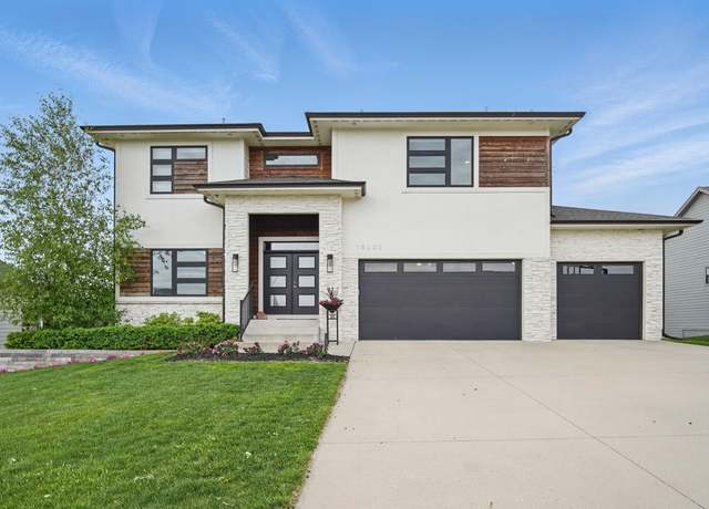 Property at 16202 Brookview Dr, Urbandale, IA 50323, 4 beds, 4.5 baths