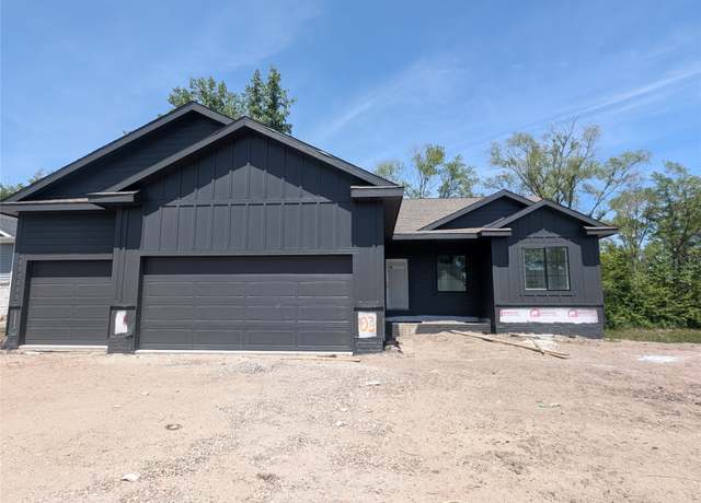 Property at 1033 2nd St NE, Altoona, IA 50009, 3 beds, 2 baths