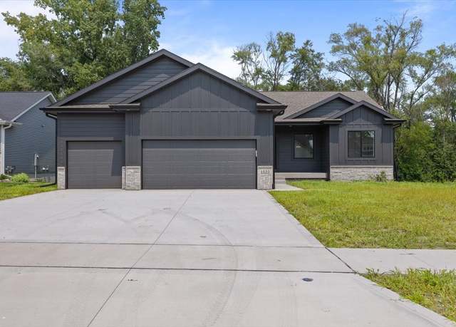 Property at 1033 2nd St NE, Altoona, IA 50009, 3 beds, 2 baths