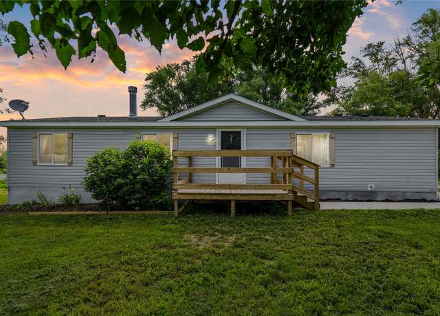 Property at 1082 Story Dr, Knoxville, IA 50138, 3 beds, 2 baths
