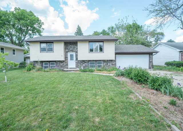 Property at 705 W Benton St, Winterset, IA 50273, 4 beds, 2 baths