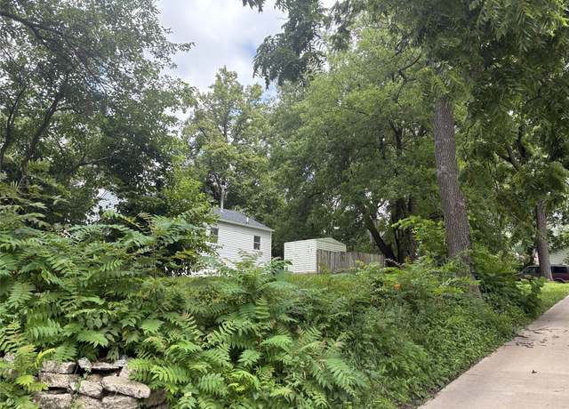 Property at 2305 Saylor Rd, Des Moines, IA 50313