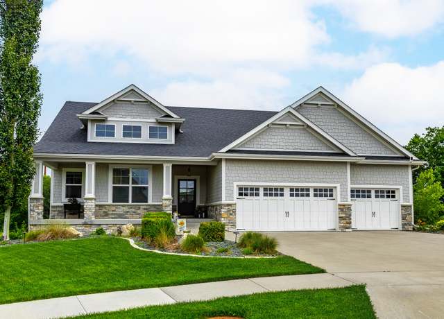 Property at 14917 Coyote Cir, Urbandale, IA 50323, 5 beds, 4 baths