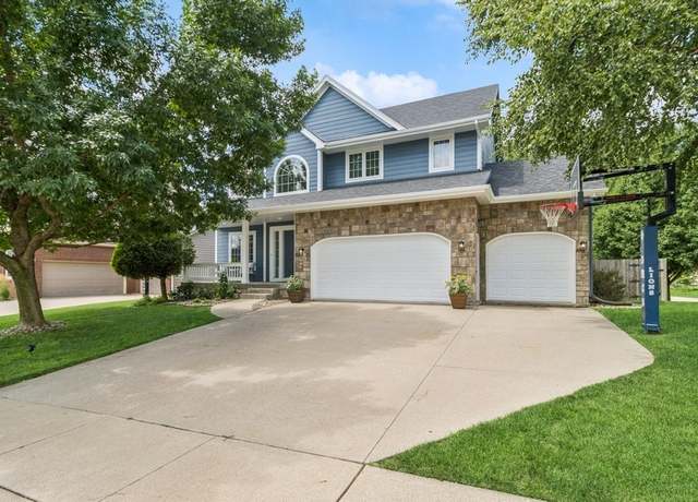 Property at 301 S 62nd St, West Des Moines, IA 50266, 5 beds, 4.5 baths