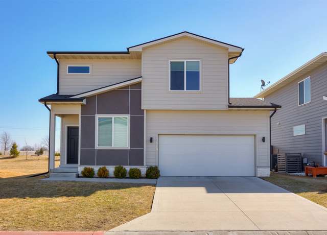 Property at 4669 171st St, Urbandale, IA 50323, 3 beds, 2.5 baths