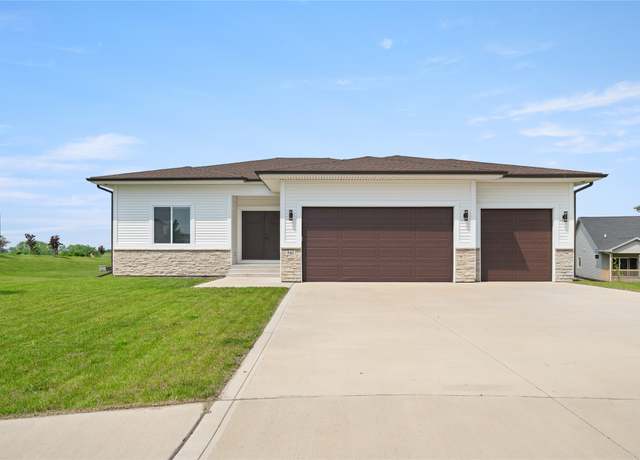 Property at 542 Bella St, West Des Moines, IA 50266, 2 beds, 2 baths