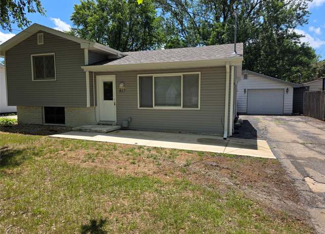 Property at 817 E Diehl Ave, Des Moines, IA 50315, 4 beds, 1.5 baths