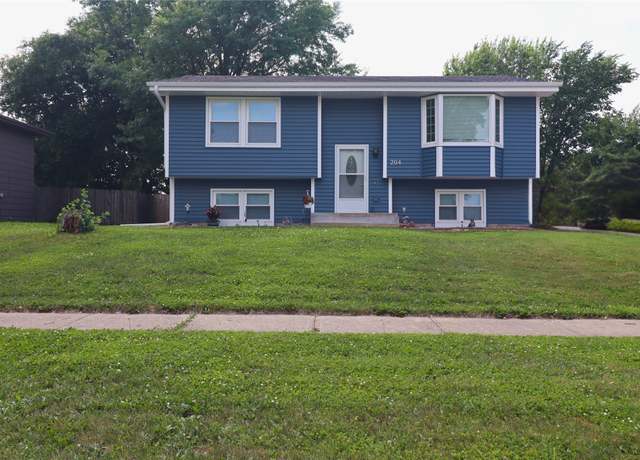Property at 204 25th Ave SW, Altoona, IA 50009, 4 beds, 4 baths