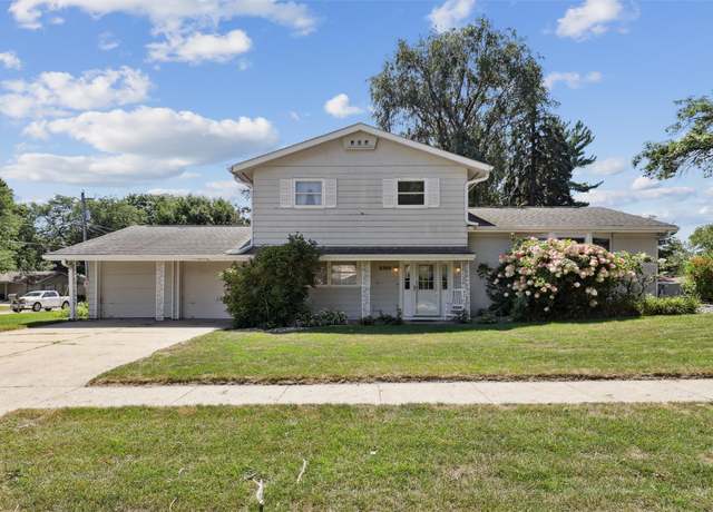 Property at 8200 Prairie Ave, Urbandale, IA 50322, 4 beds, 3 baths