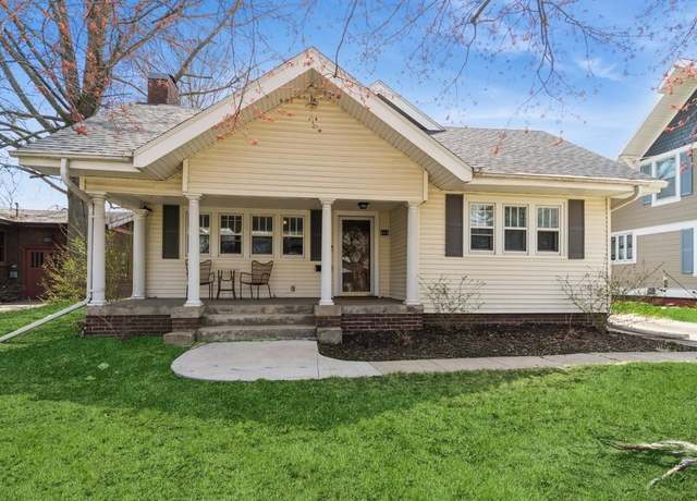 Property at 815 S 5th Ave W, Newton, IA 50208, 4 beds, 2 baths
