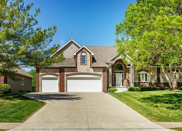 Property at 1259 Glen Oaks Dr, West Des Moines, IA 50266, 3 beds, 3.5 baths