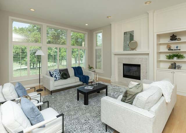 Property at 1259 Glen Oaks Dr, West Des Moines, IA 50266, 3 beds, 3.5 baths