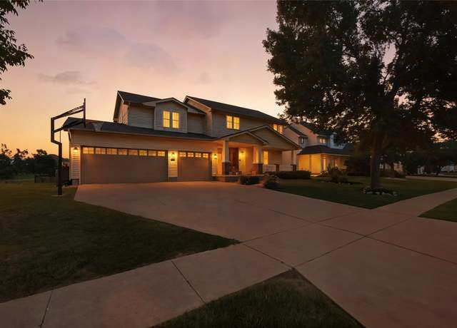 Property at 410 Oakwood Ct, Altoona, IA 50009, 5 beds, 3.5 baths