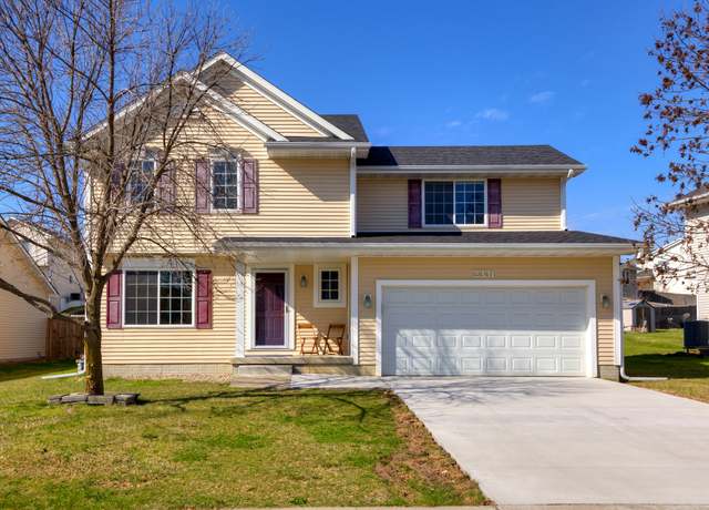 Property at 2331 E Luster Ln, Des Moines, IA 50320, 3 beds, 2.5 baths