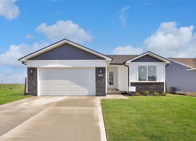 Property at 3201 Brook Landing Ct, Des Moines, IA 50317, 3 beds, 2 baths