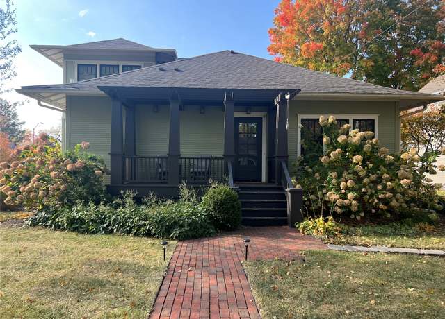 Property at 1304 Main St, Pella, IA 50219, 4 beds, 3.5 baths