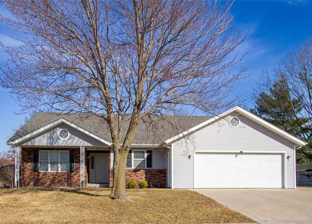 Property at 416 E 15th St, Pella, IA 50219, 2 beds, 3 baths