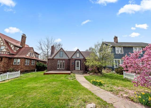 Property at 160 E Alta Vista Ave, Ottumwa, IA 52501, 3 beds, 2 baths