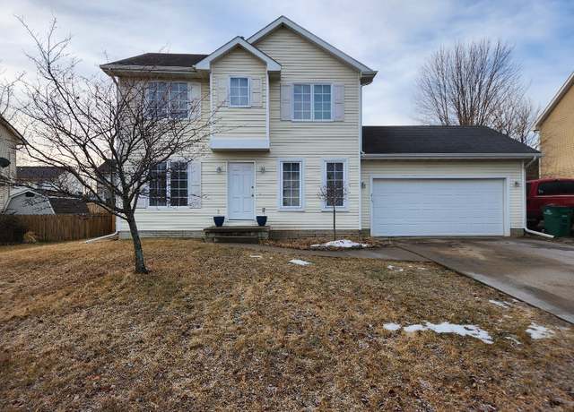 Property at 813 Edgewater Dr, Polk City, IA 50226, 3 beds, 2.5 baths