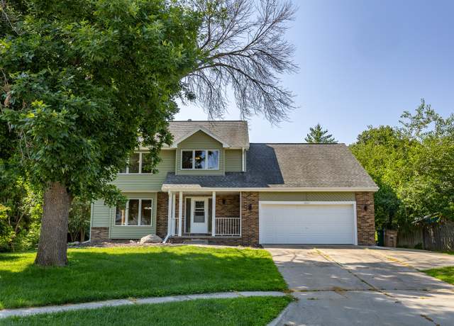 Property at 4801 Westbrooke Pl, West Des Moines, IA 50266, 3 beds, 2.5 baths