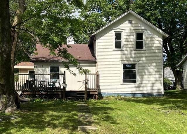 Property at 1102 N Division St, Creston, IA 50801, 4 beds, 2 baths