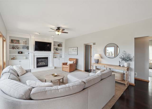 Property at 15805 Monroe Ct, Urbandale, IA 50323, 5 beds, 3.5 baths