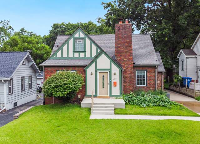 Property at 2018 38th St, Des Moines, IA 50310, 3 beds, 2 baths